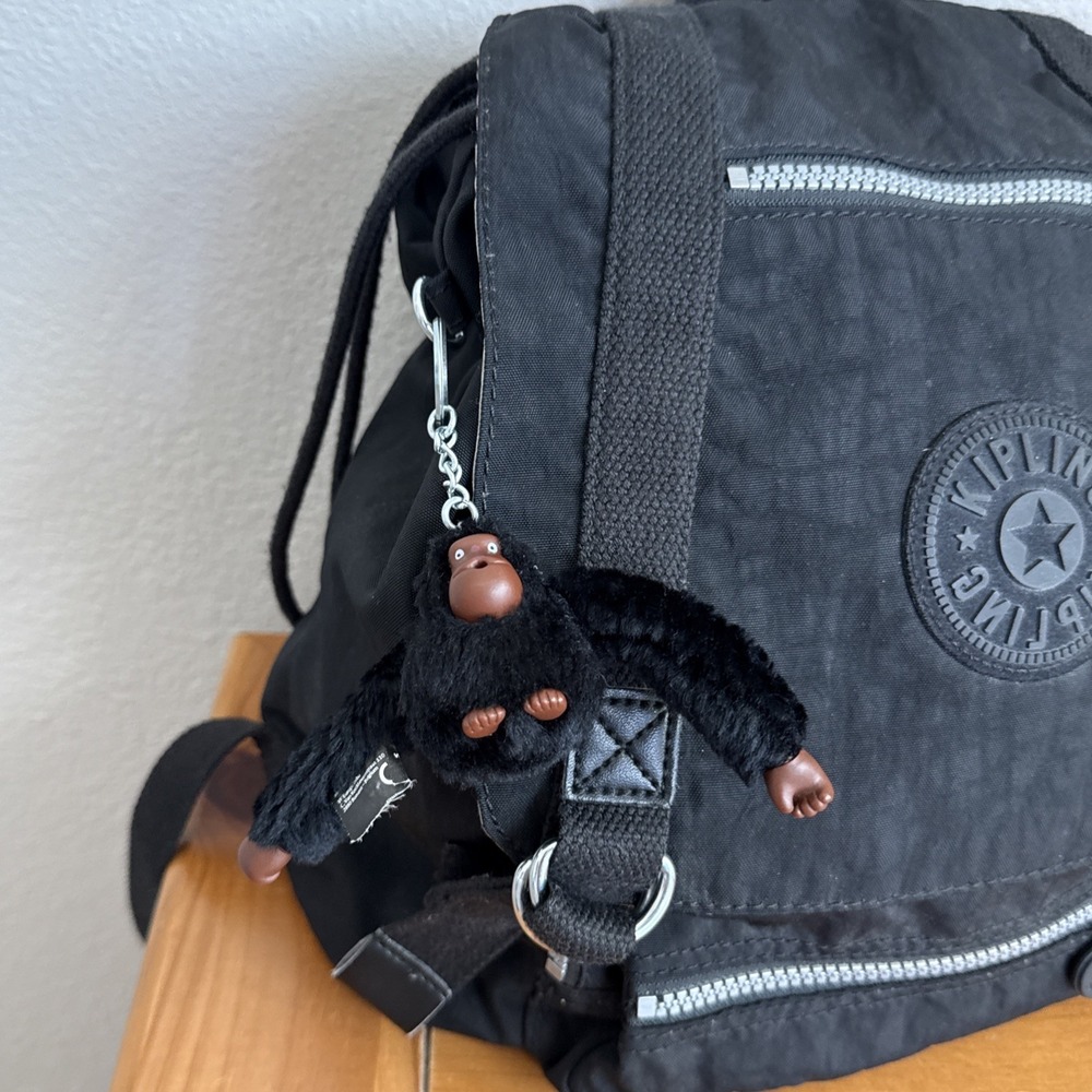 Kipling Joetsu Black Nylon Backpack Drawstring Zipper Pockets Monkey Keychain - Picture 3 of 11